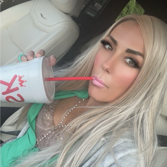 Meet your Posher, Jaime - Picture 6 of 8